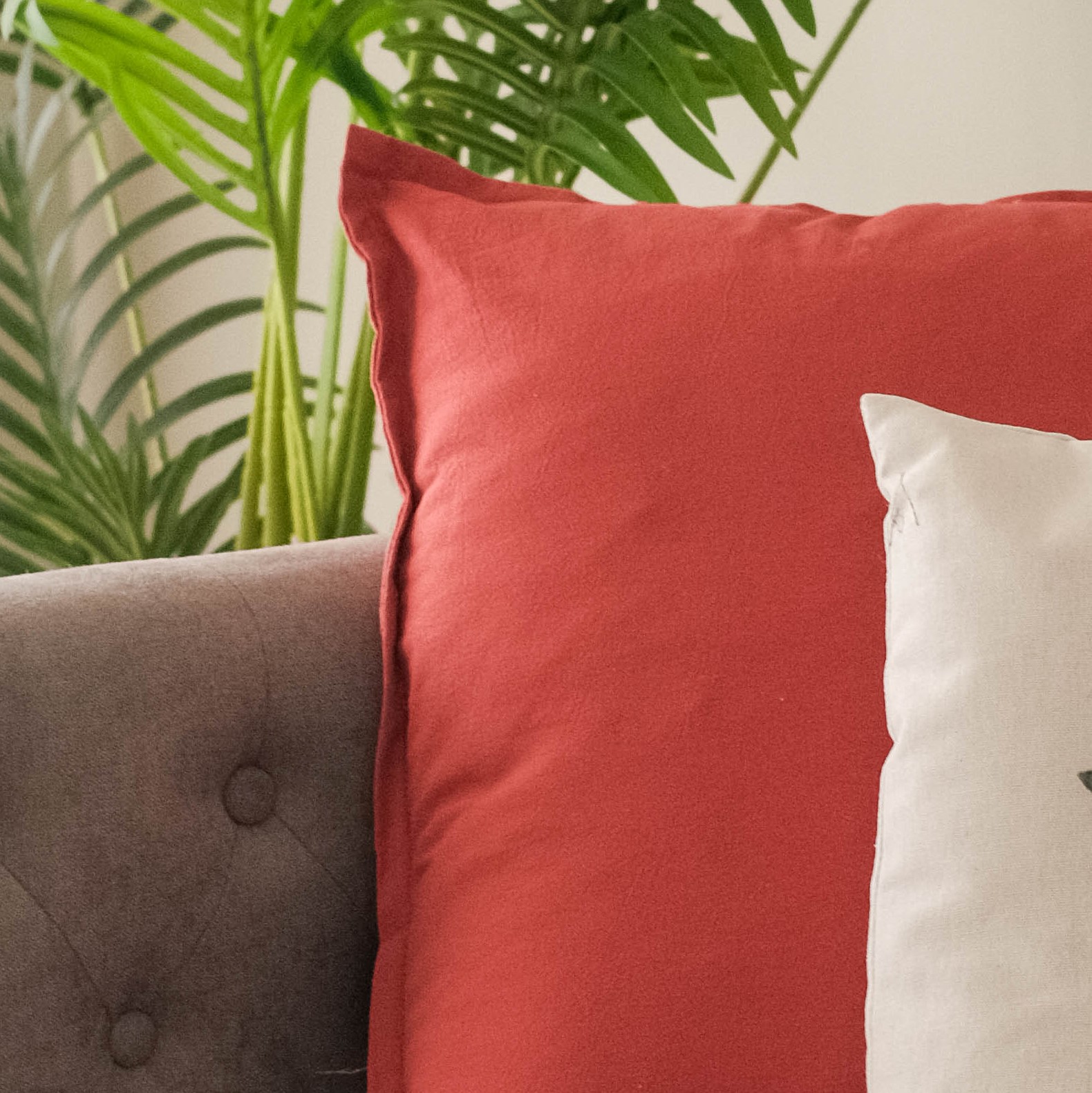 Shamaine Flange Crimson Cushion 60x60