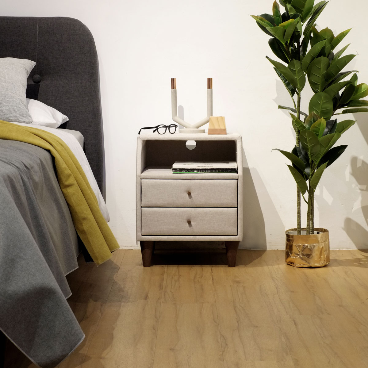 Alexa Side Table Oatmeal