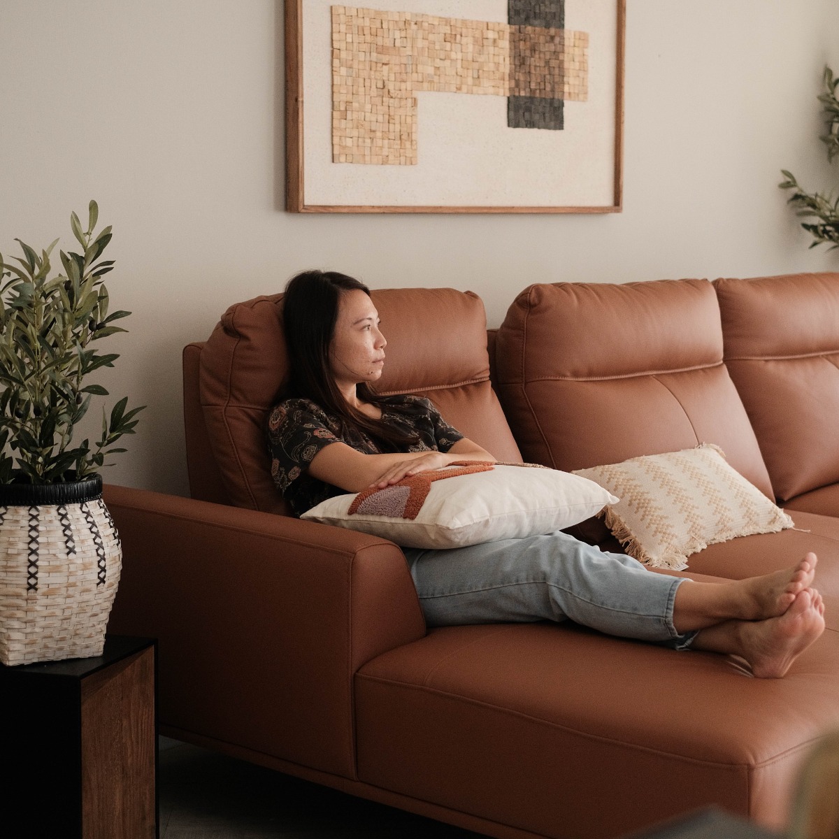 Maila Leather Right Sectional Sofa With Adjustable Back
