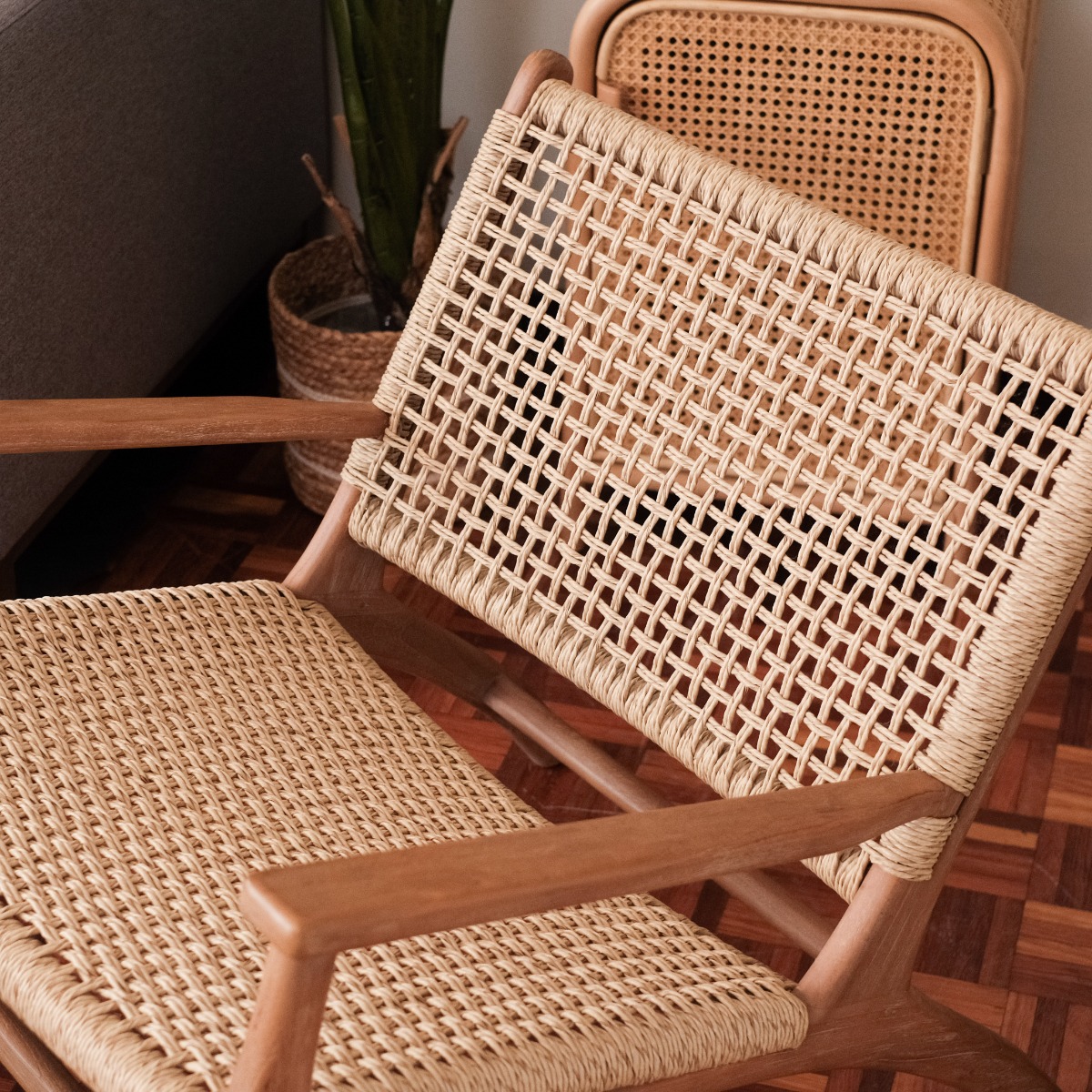 Laras Teak Lounge Chair