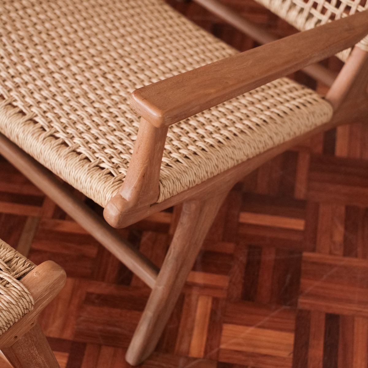 Laras Teak Lounge Chair