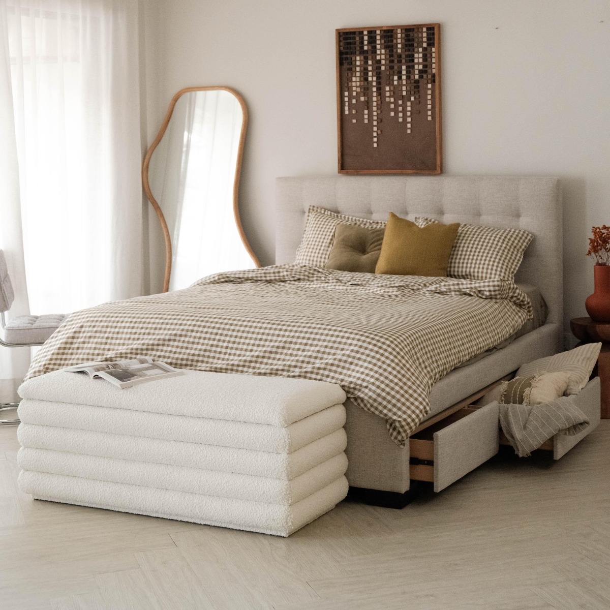 Lillian Oatmeal King Bed with 4 Drawers