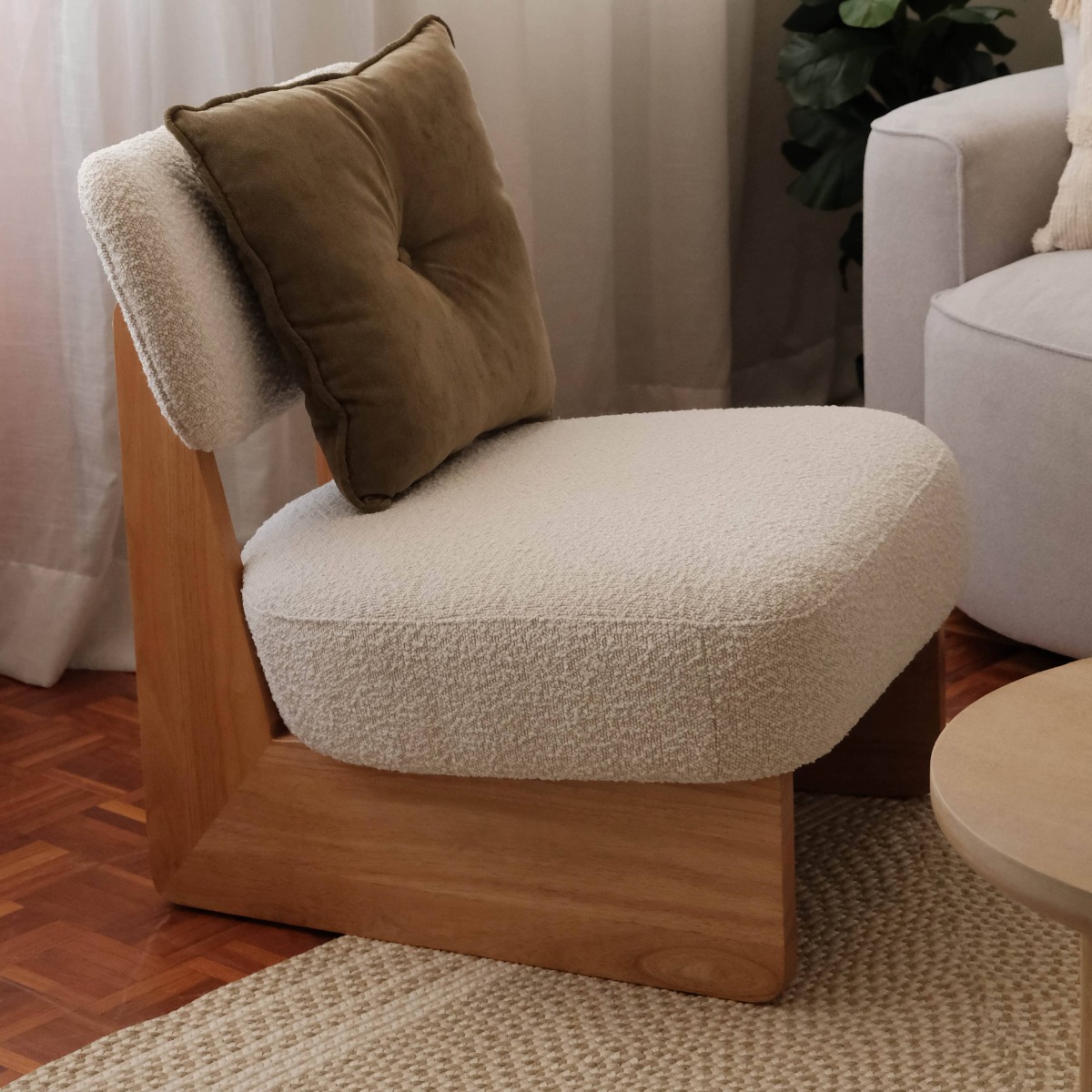 Emma Cloud White Lounge Chair