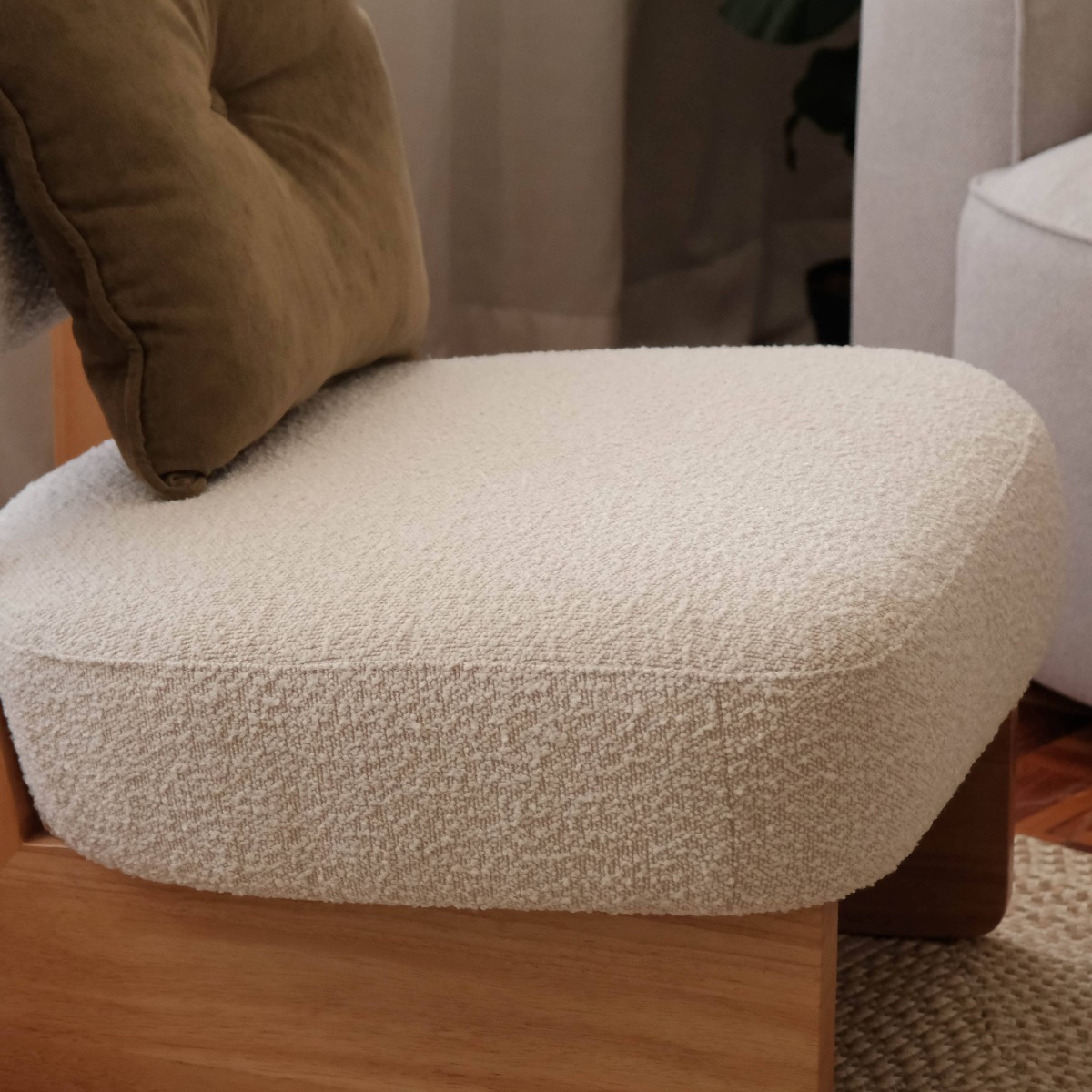 Emma Cloud White Lounge Chair