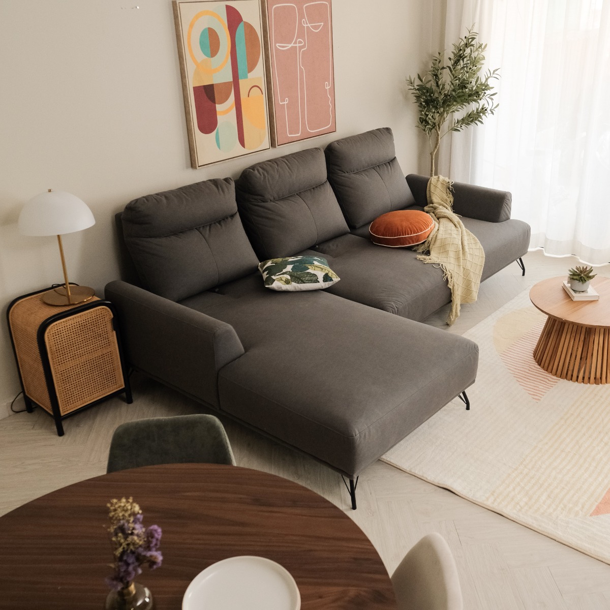 Maila Right Sectional Sofa With Adjustable Back