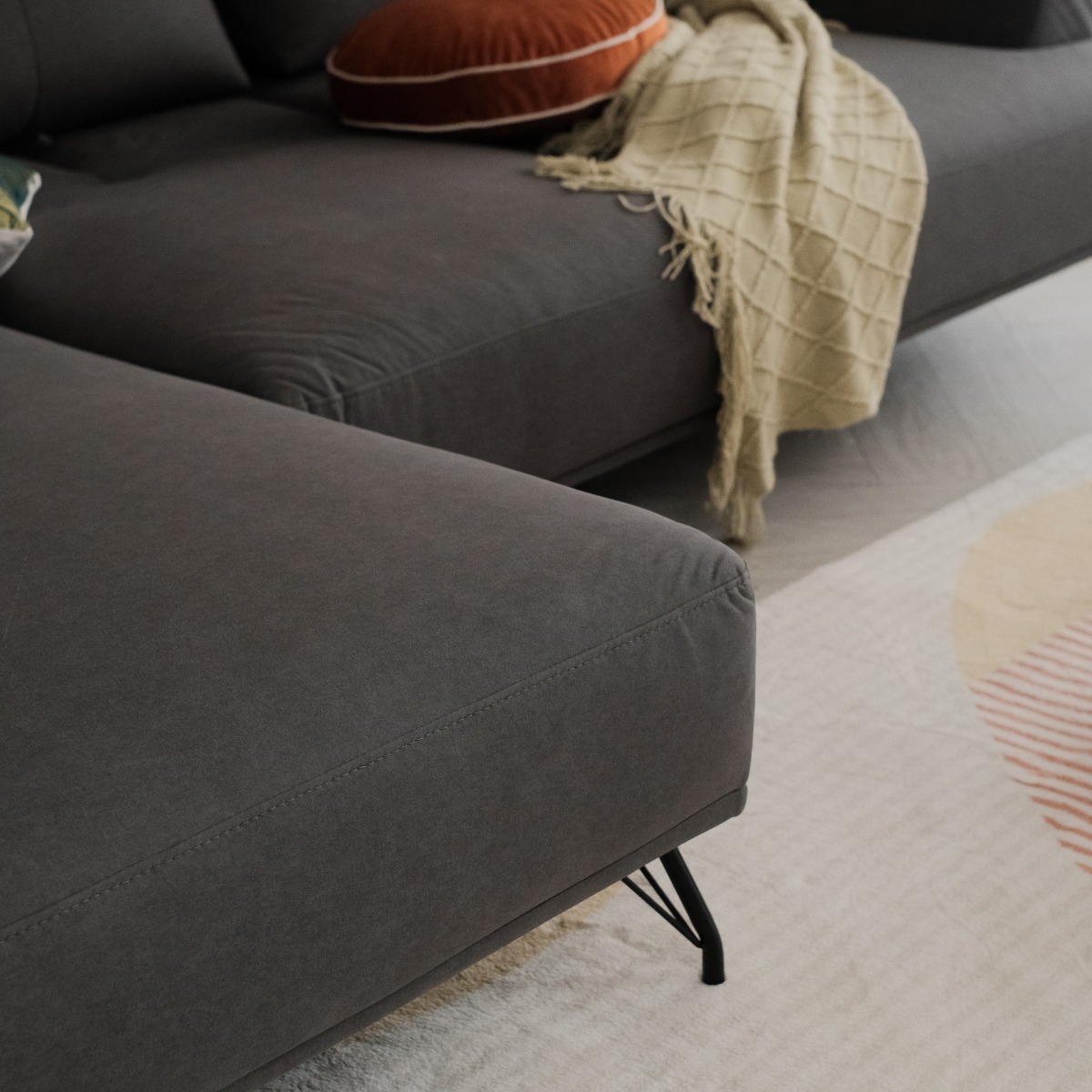 Maila Right Sectional Sofa With Adjustable Back