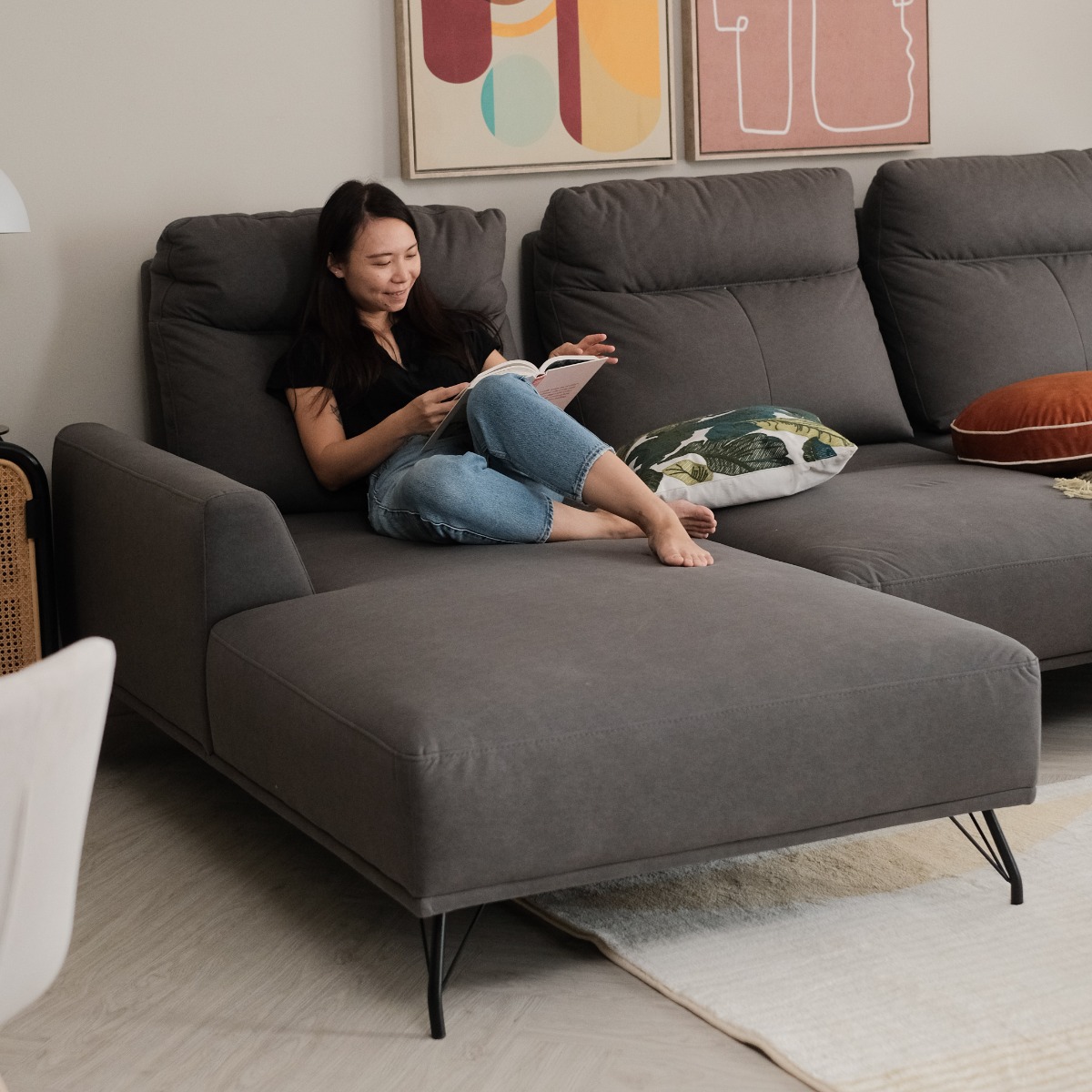 Maila Right Sectional Sofa With Adjustable Back