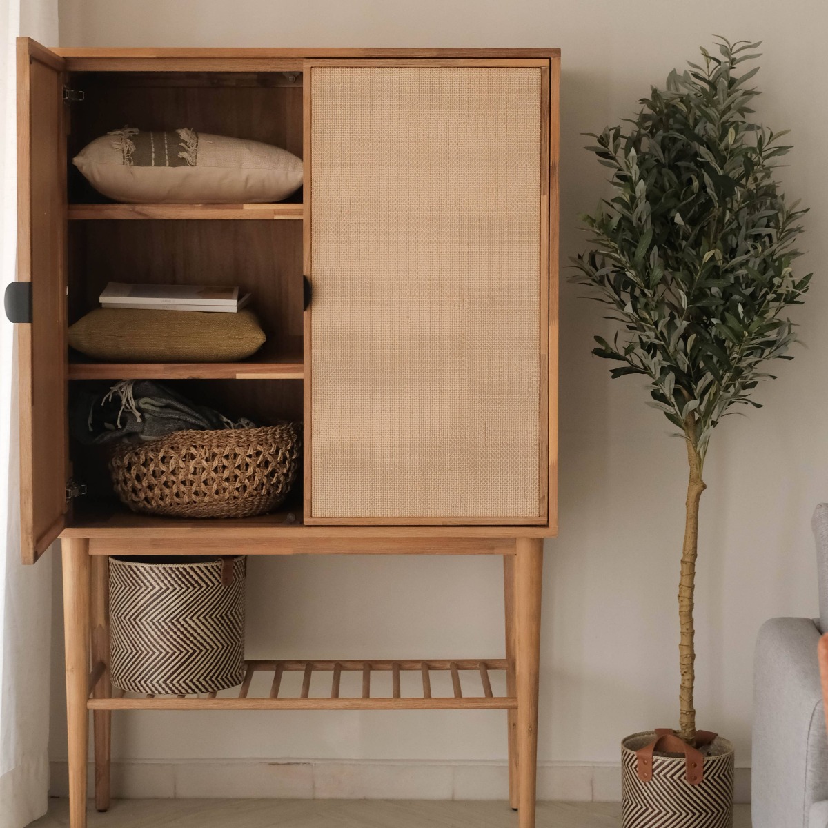 Budi 2 Doors Highboard (Markdown)