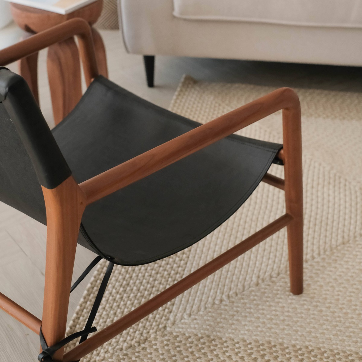 Capri Ebony Leather Lounge Chair