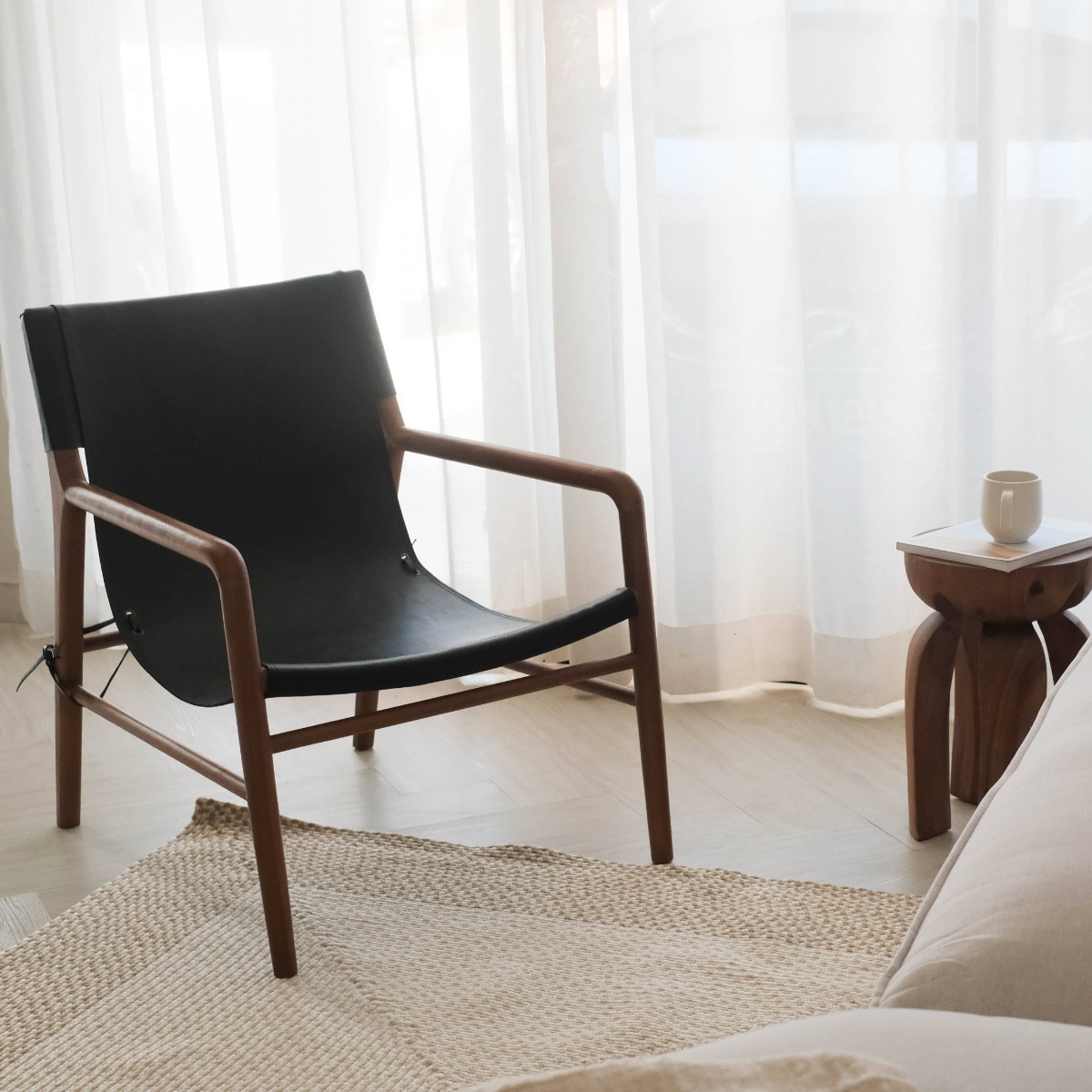 Capri Ebony Leather Lounge Chair