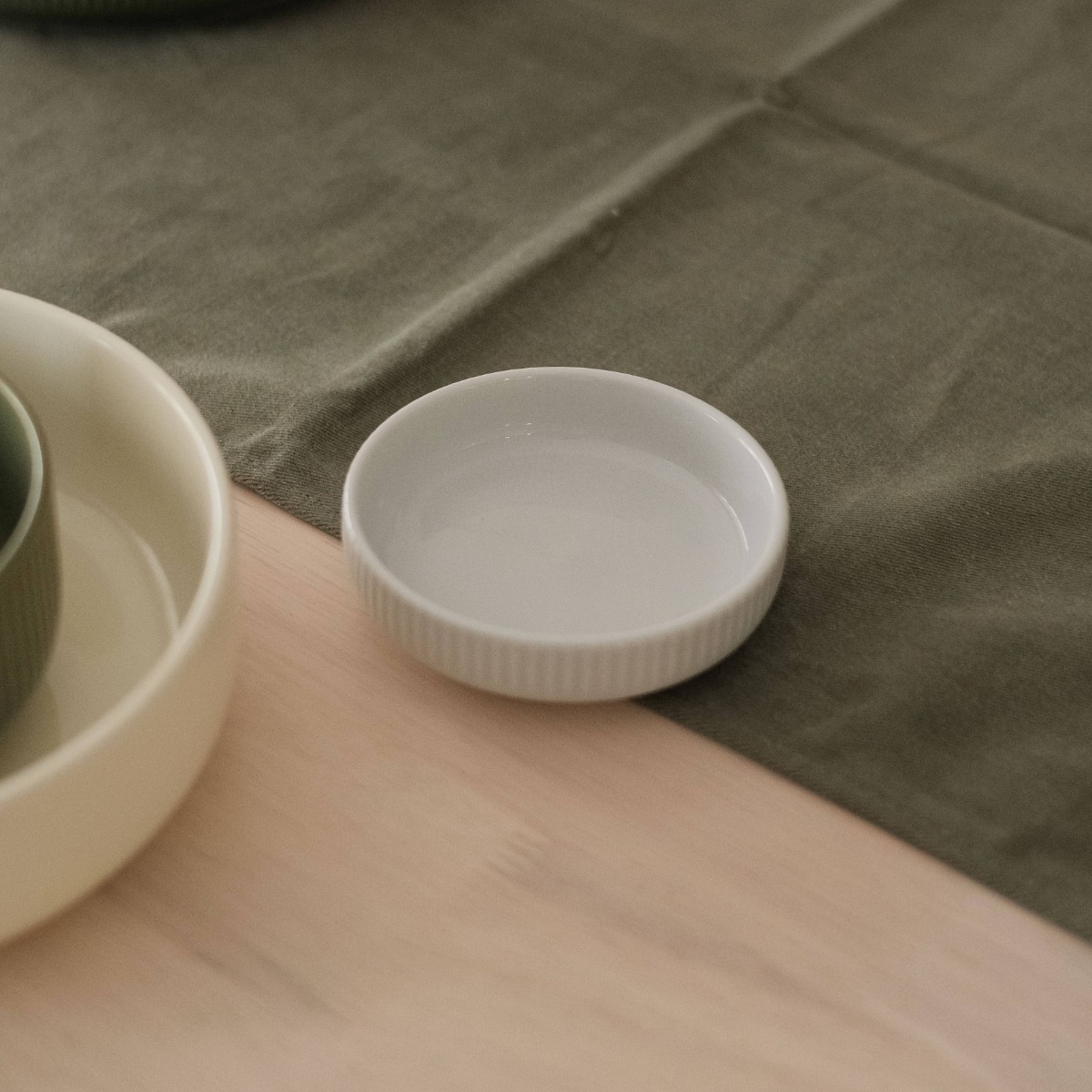 Yuri Sauce Plate Mist Grey