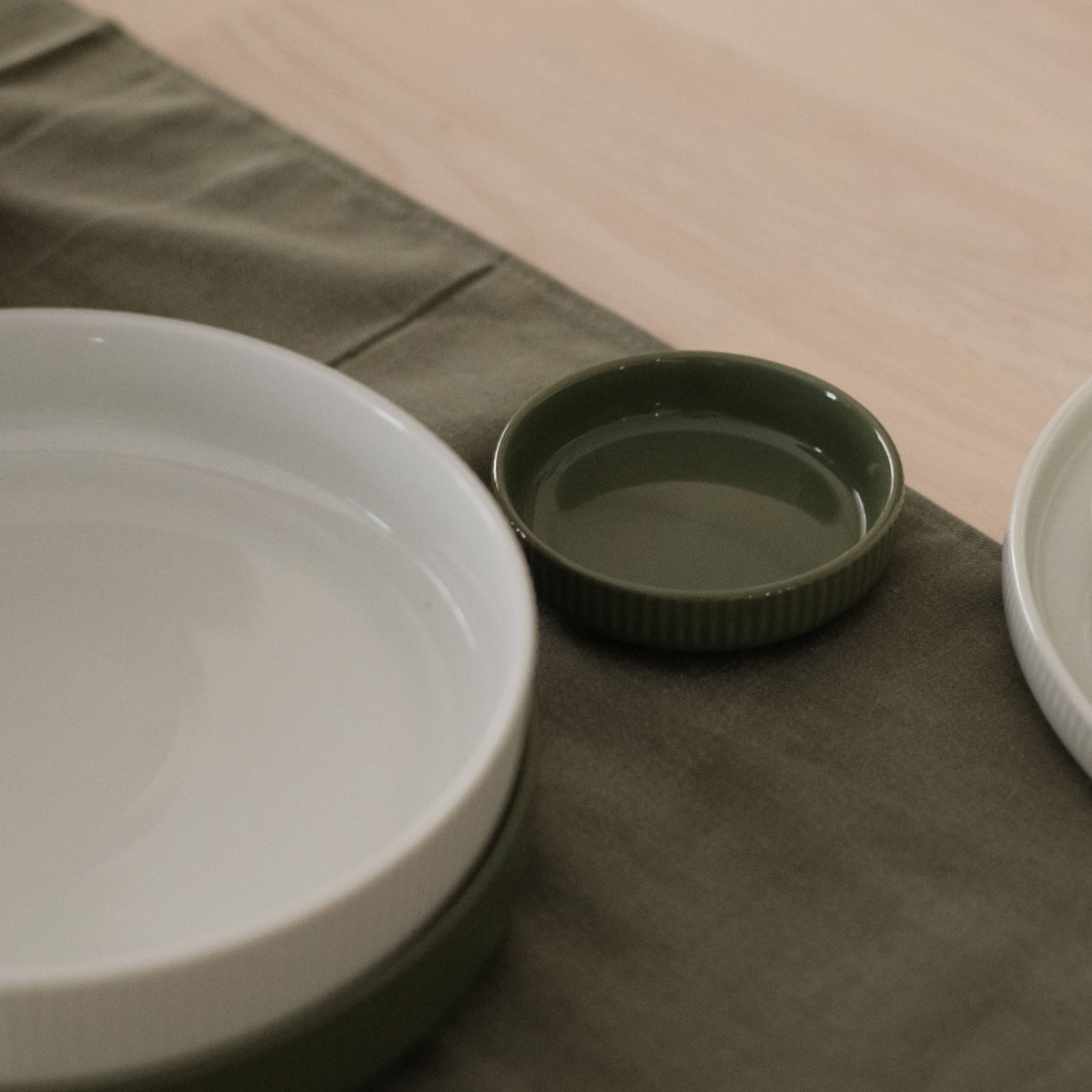 Yuri Sauce Plate Olive Green