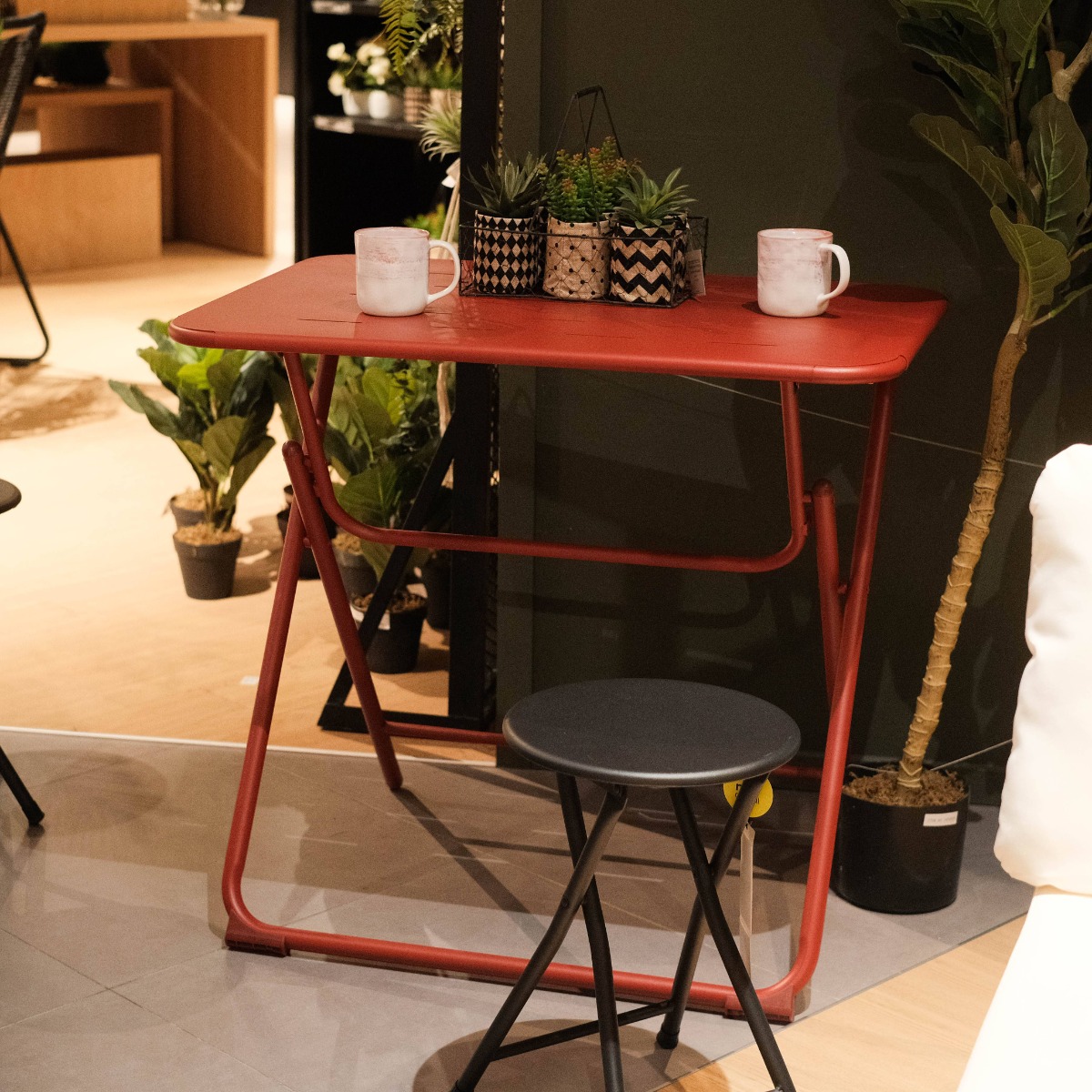 Hera Matt Red Indoor/Outdoor Foldable Table