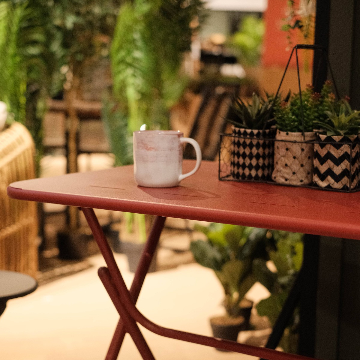 Hera Matt Red Indoor/Outdoor Foldable Table