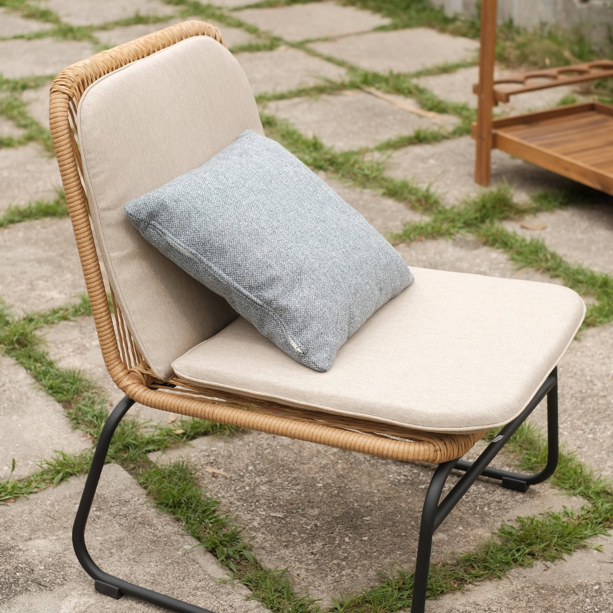 Erica Outdoor Lounge Chair