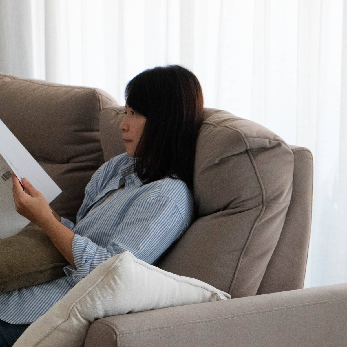 Maila Right Corner Sofa With Adjustable Back