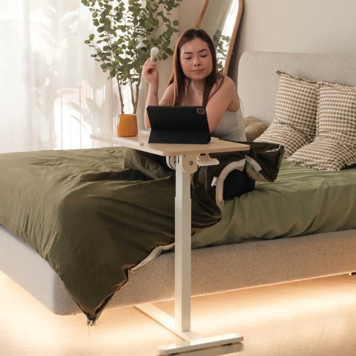 Felix Adjustable Side Table with Castors - Natural & Matt White