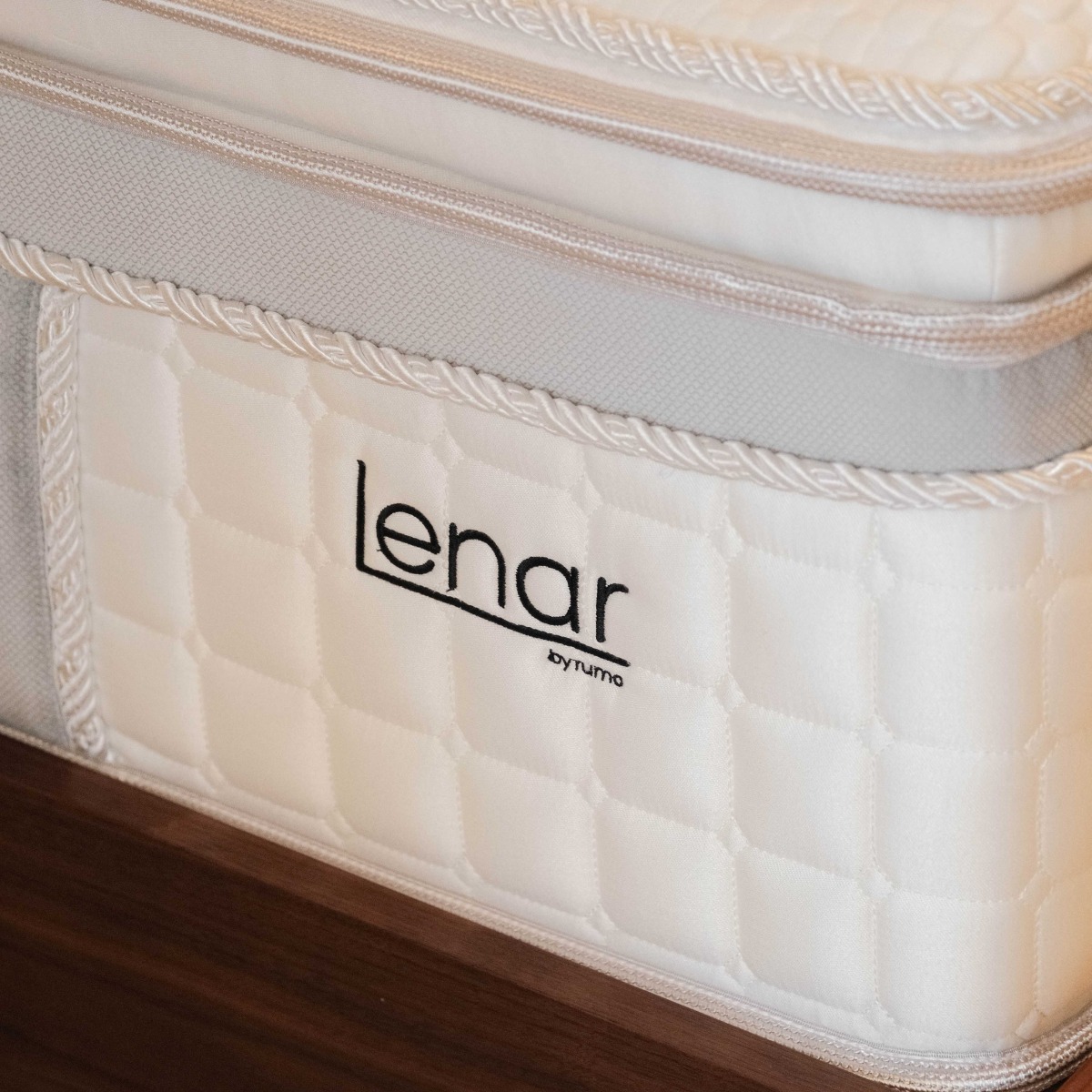 Lenar Platinum Hotel Series King Mattress