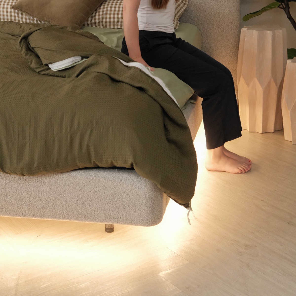 Ellington Light Grey King Floating Bed