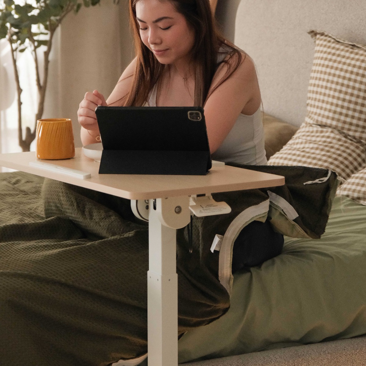 Felix Adjustable Side Table with Castors - Natural & Matt White