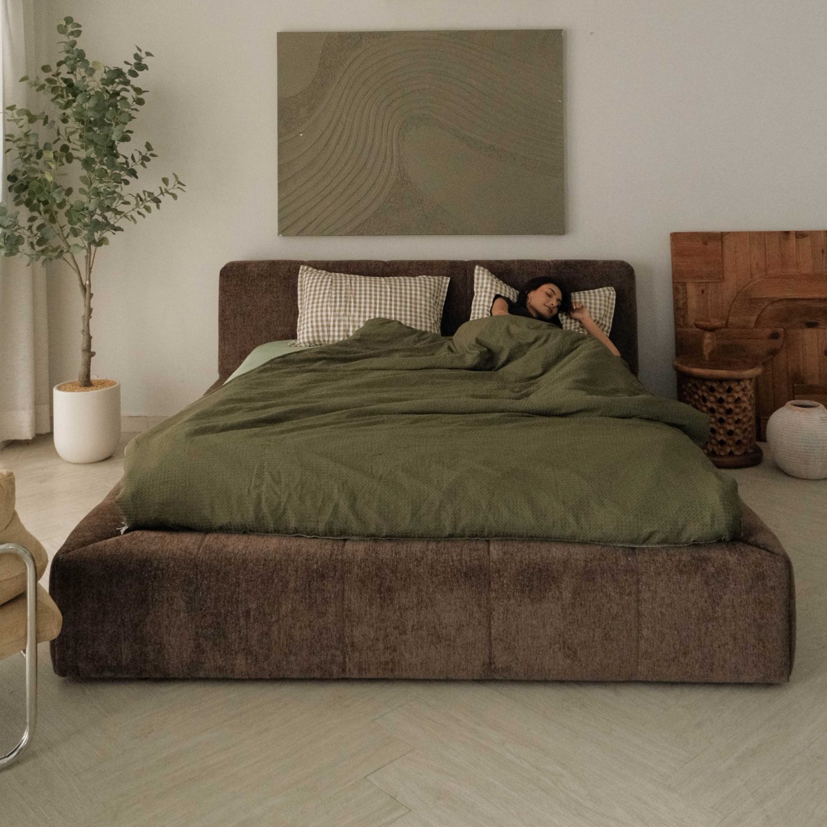 Rosa Coffee Brown Queen Bed
