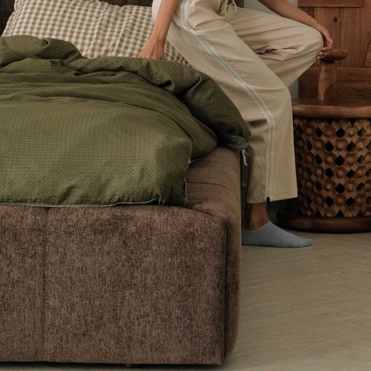 Rosa Coffee Brown Queen Bed