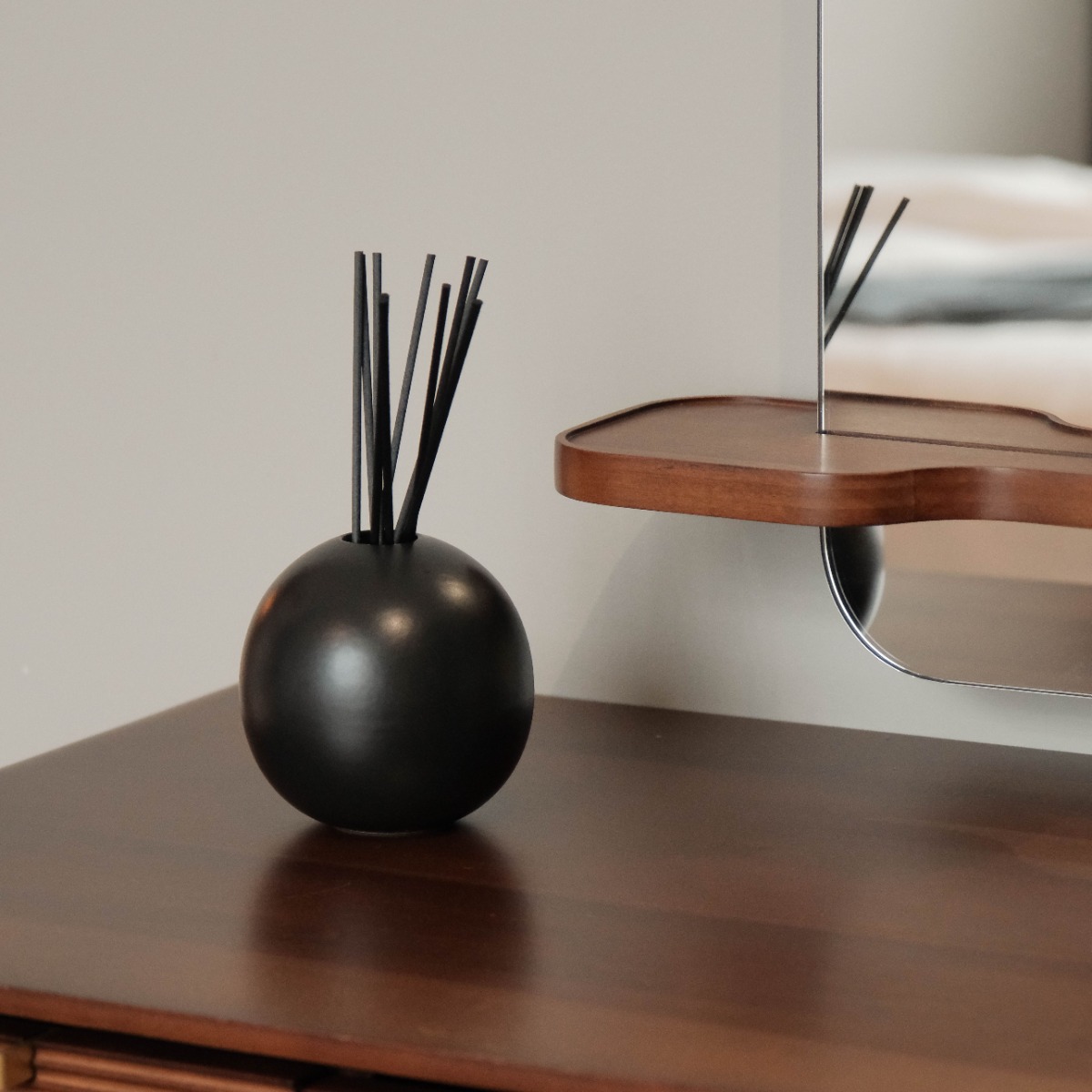 Chantrea Ceramic Reed Diffuser - Jasmine Hyacinth & Amber