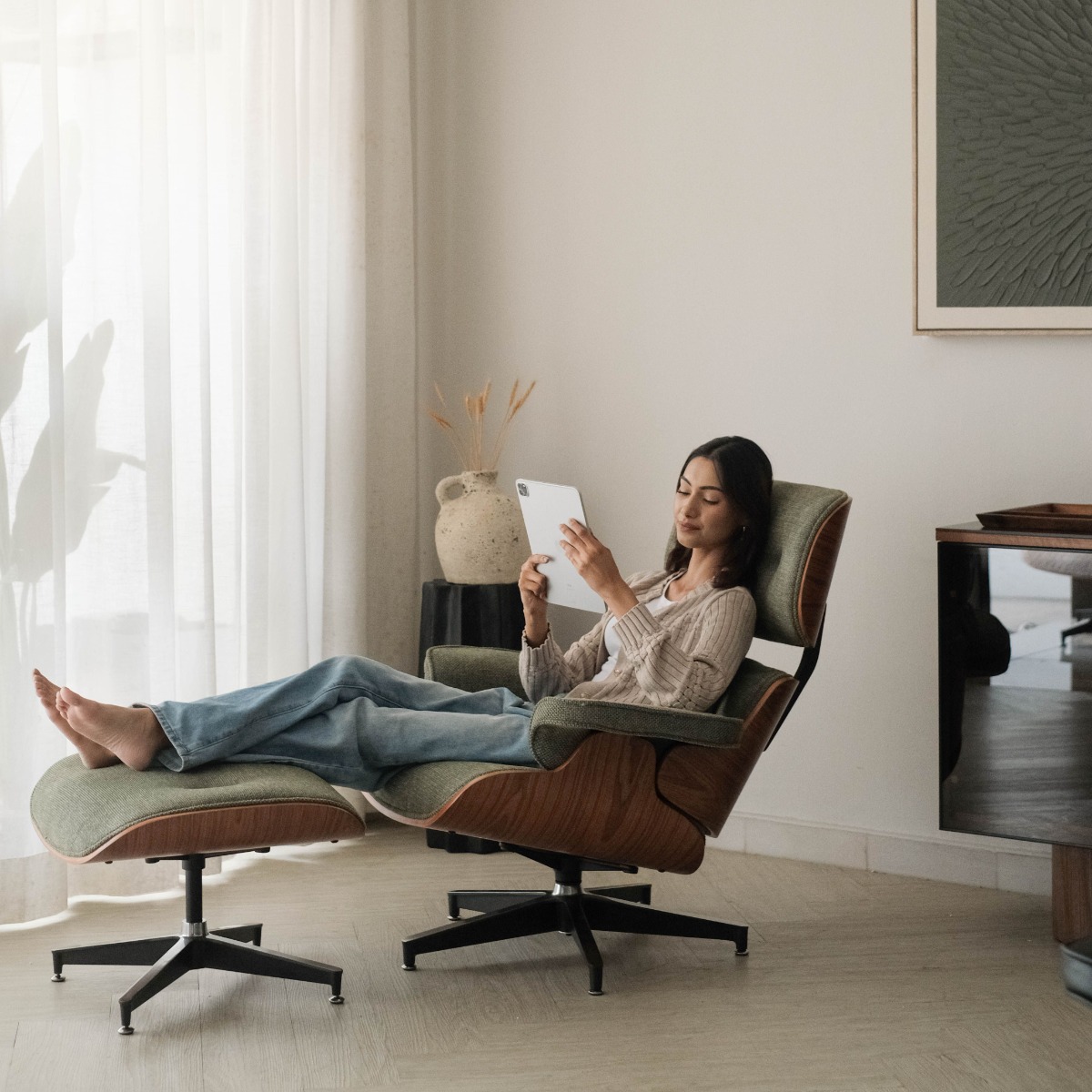 Replica Eames Lounge Chair with Ottoman - Walnut & Retro Green
