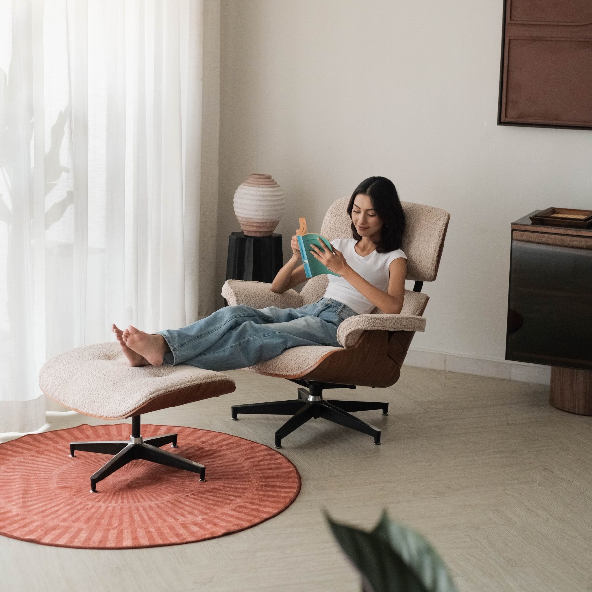 Replica Eames Lounge Chair with Ottoman - Walnut & Oatmeal