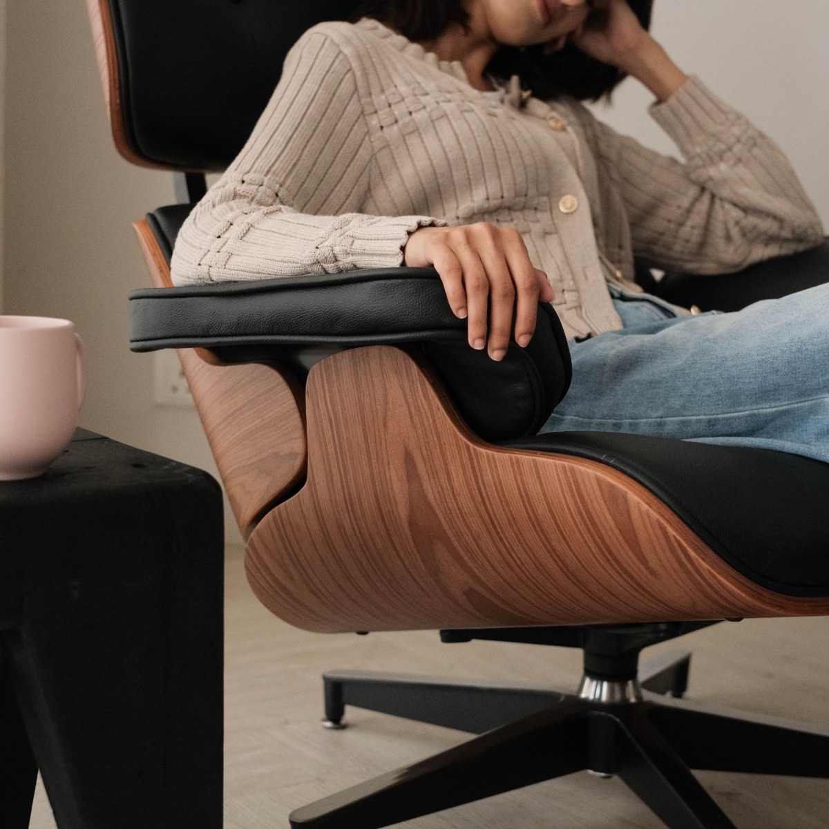 Replica Eames Lounge Chair with Ottoman - Walnut & Ebony Leather