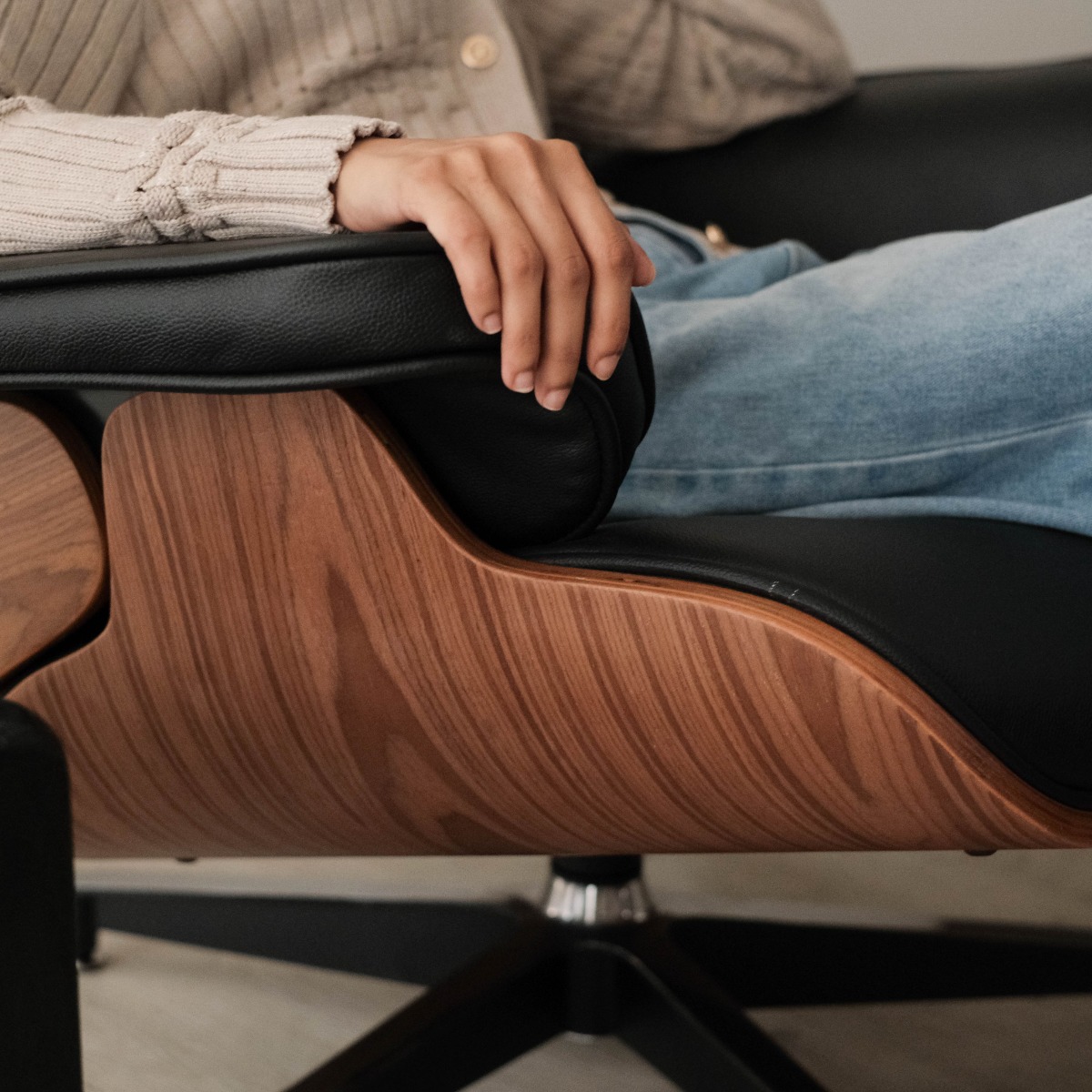 Replica Eames Lounge Chair with Ottoman - Walnut & Ebony Leather