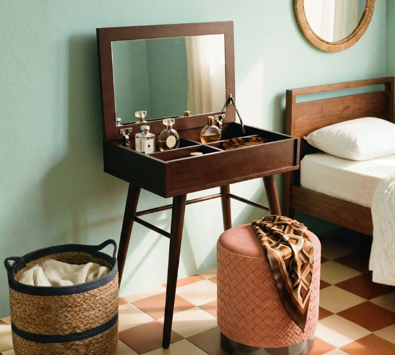 A Vanity That Hides in Plain Sight
