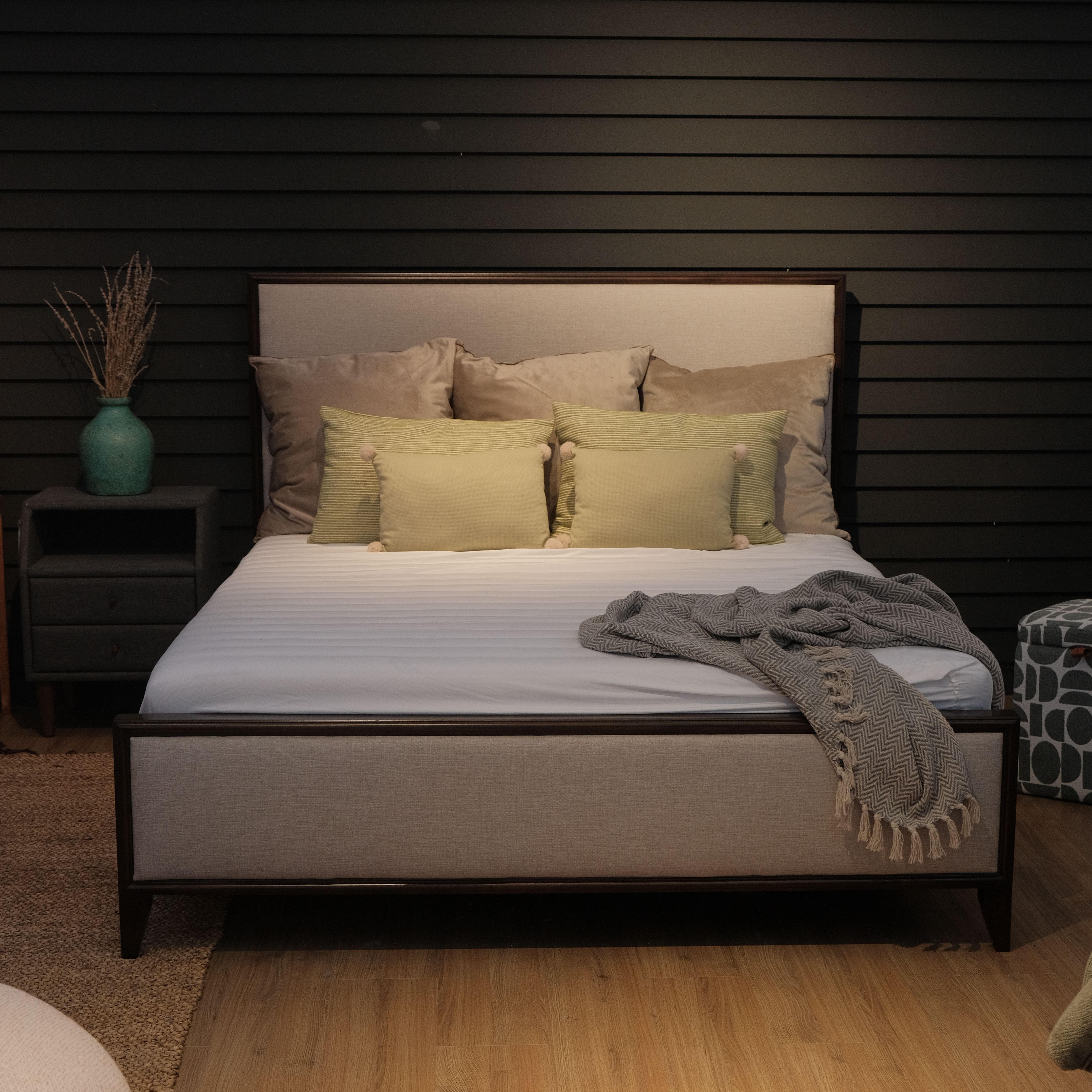 Bekerley Queen Bed