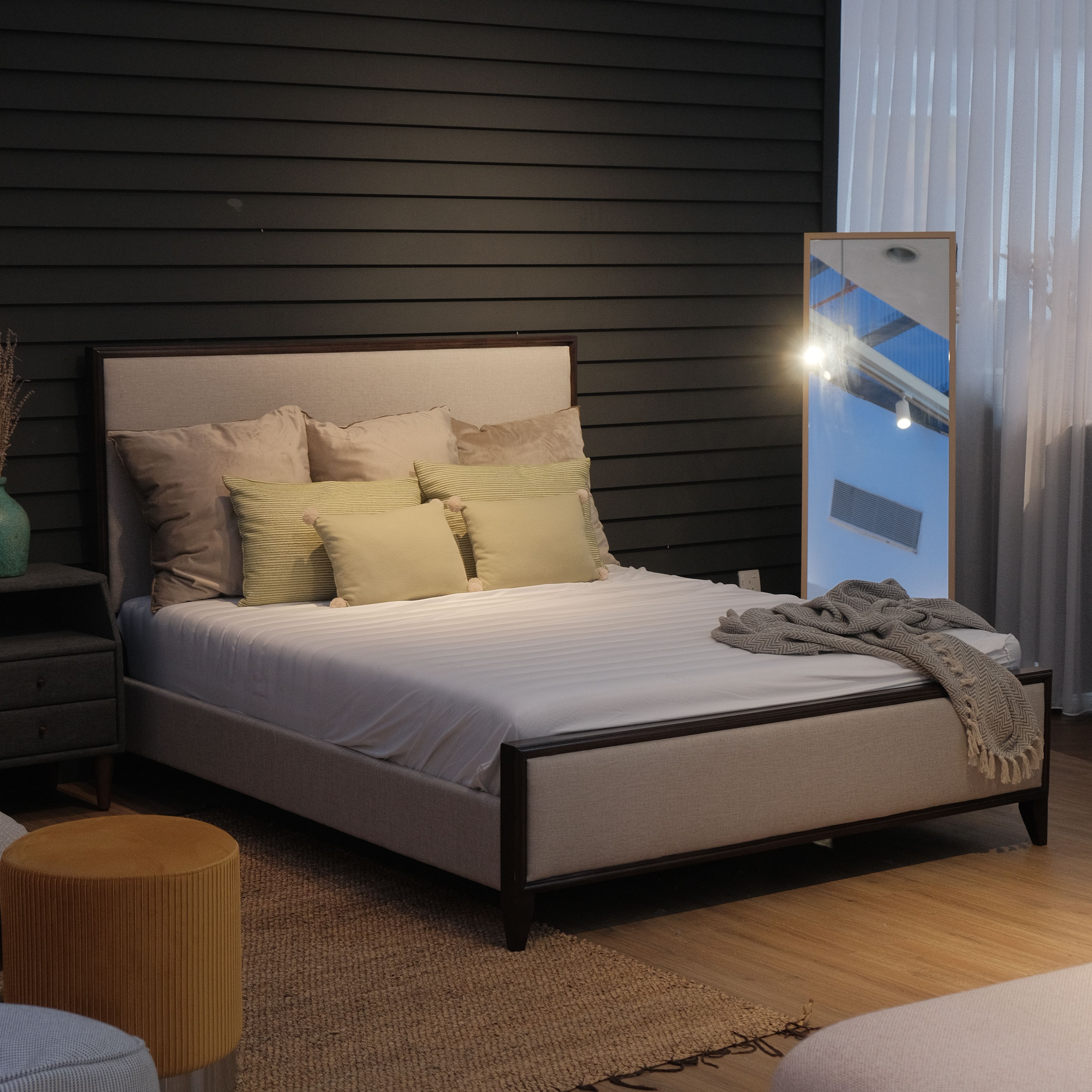 Bekerley King Bed